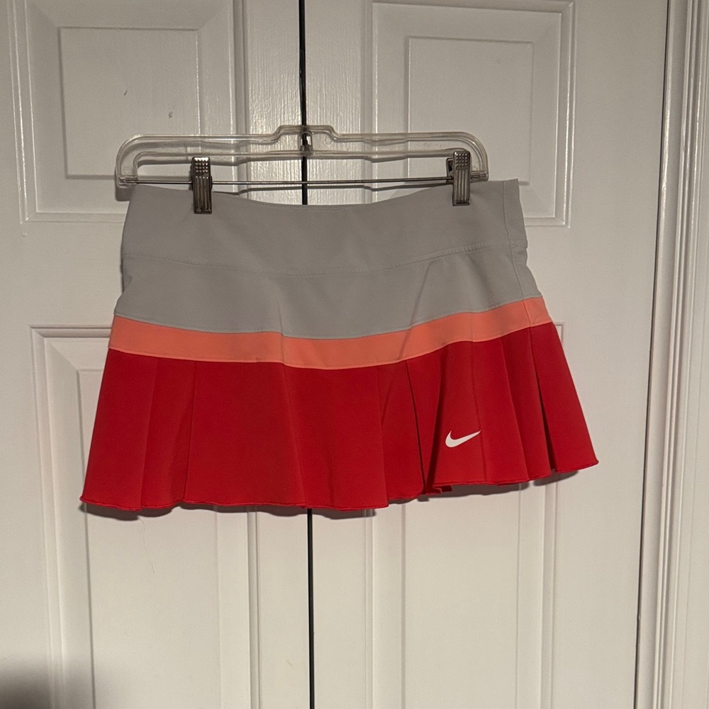 Nike Women's Gray and Pinks. Pleated tennis Skort. M